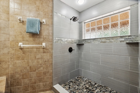 Charming Southern Home with Wraparound Porch in Trenton, FL! - image 23