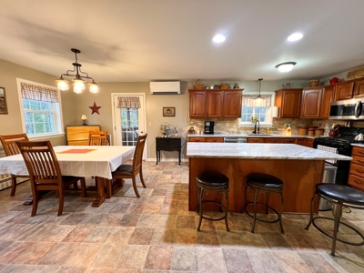 Immaculate Home in the Country - image 9