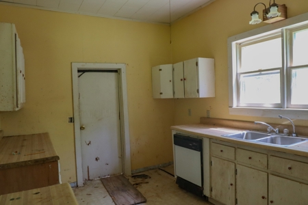Small Hunting Retreat for Sale near TN River - image 20