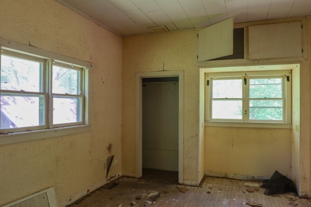 Small Hunting Retreat for Sale near TN River - image 22