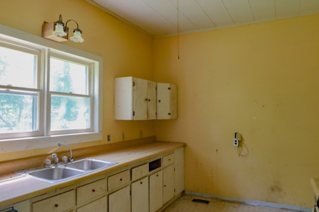 Small Hunting Retreat for Sale near TN River - image 19