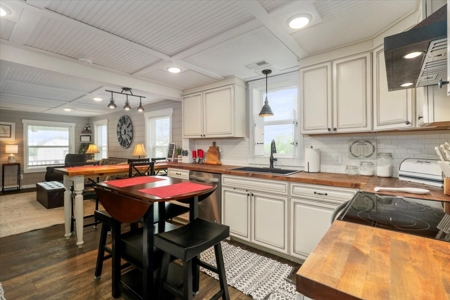 Southern Missouri Hobby Farm With Stunning Home - image 8