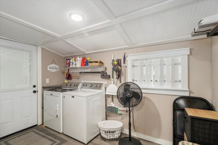 Southern Missouri Hobby Farm With Stunning Home - image 9