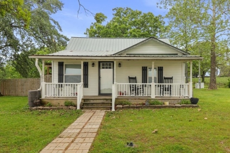 Southern Missouri Hobby Farm With Stunning Home - image 1