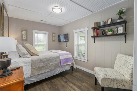 Southern Missouri Hobby Farm With Stunning Home - image 14