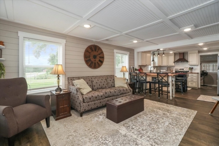 Southern Missouri Hobby Farm With Stunning Home - image 3