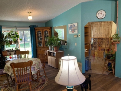 Montrose Oasis: 4-Bedroom Retreat with Versatile Spaces - image 3