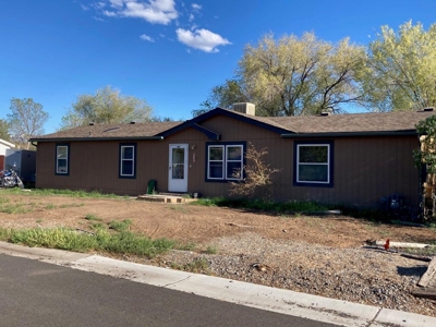 Montrose Oasis: 4-Bedroom Retreat with Versatile Spaces - image 1