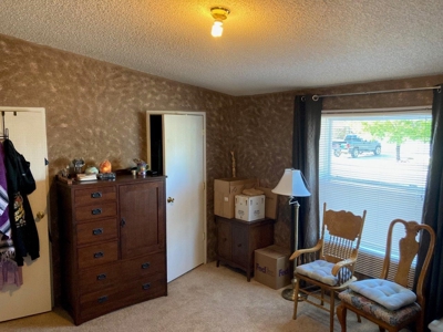 Montrose Oasis: 4-Bedroom Retreat with Versatile Spaces - image 10