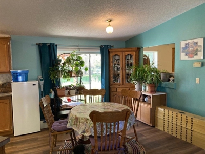 Montrose Oasis: 4-Bedroom Retreat with Versatile Spaces - image 4