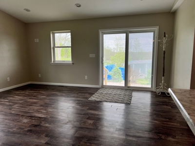 Beautiful Rural Home in Eastern IA FOR SALE! - image 7