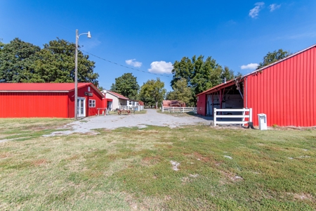 Property w/ Two Homes & Barn for Sale Near Reelfoot Lake TN - image 18