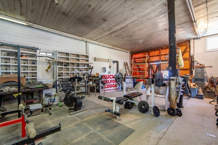 Property w/ Two Homes & Barn for Sale Near Reelfoot Lake TN - image 36