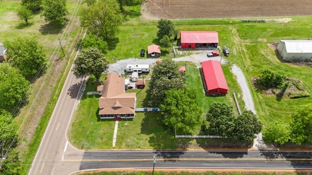 Property w/ Two Homes & Barn for Sale Near Reelfoot Lake TN - image 2