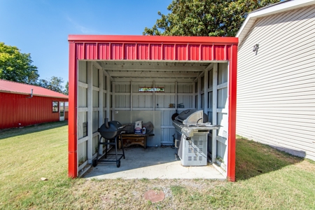 Property w/ Two Homes & Barn for Sale Near Reelfoot Lake TN - image 34