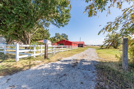 Property w/ Two Homes & Barn for Sale Near Reelfoot Lake TN - image 41