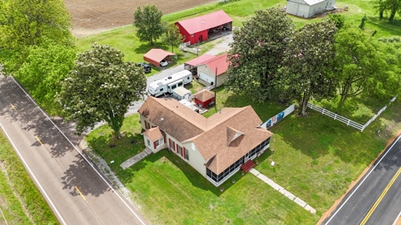 Property w/ Two Homes & Barn for Sale Near Reelfoot Lake TN - image 1