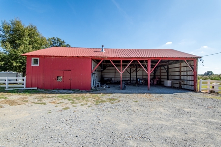 Property w/ Two Homes & Barn for Sale Near Reelfoot Lake TN - image 16