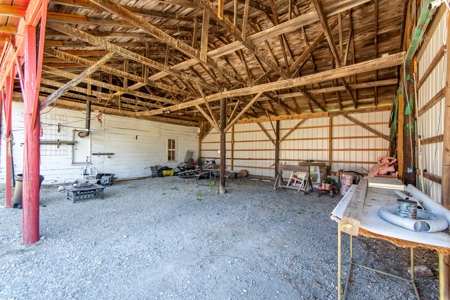 Property w/ Two Homes & Barn for Sale Near Reelfoot Lake TN - image 17