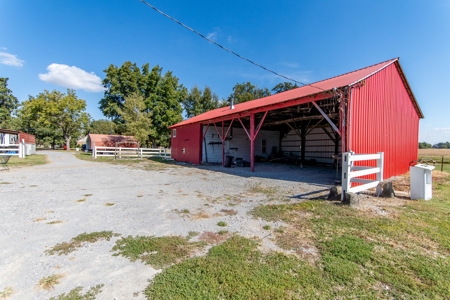 Property w/ Two Homes & Barn for Sale Near Reelfoot Lake TN - image 15