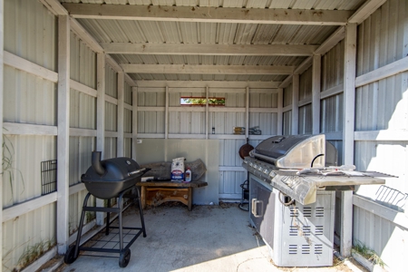 Property w/ Two Homes & Barn for Sale Near Reelfoot Lake TN - image 35