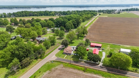 Property w/ Two Homes & Barn for Sale Near Reelfoot Lake TN - image 3