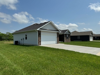 Home for sale in Bolivar, Mo - image 2