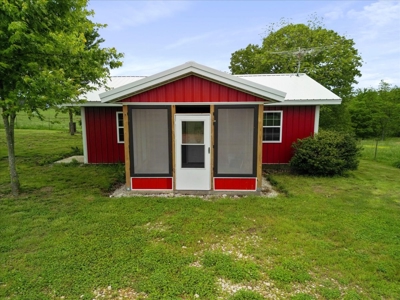 10 Acre Hobby Farm - image 1