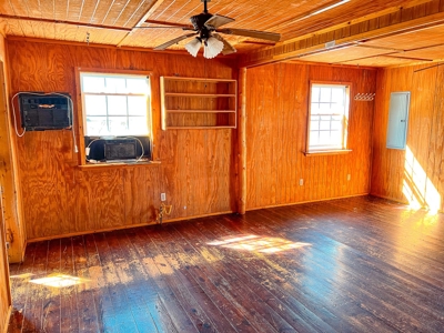 2 Bedroom Country Home On 2 Acres - image 10