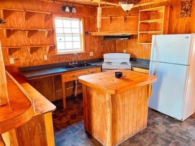 2 Bedroom Country Home On 2 Acres - image 9