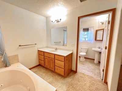El Dorado Springs Missouri Country Home For Sale - image 24