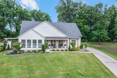 TN Lakeview Custom Home w/Upscale Cabinets & Veranda - image 30