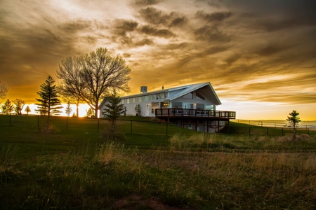 Mountain View Ranch: Luxury Living in Crawford, Colorado - image 4