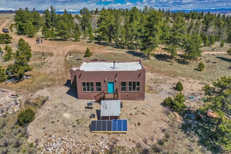 Santa-Fe Off-Grid Custom Home with Panoramic Views - image 33