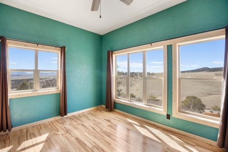 Santa-Fe Off-Grid Custom Home with Panoramic Views - image 11