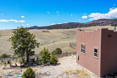 Santa-Fe Off-Grid Custom Home with Panoramic Views - image 35