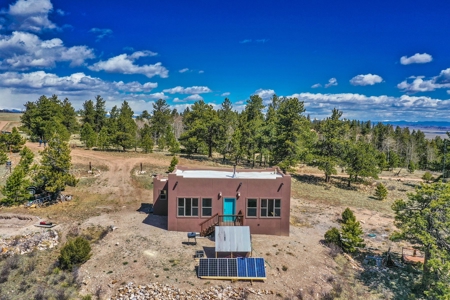 Santa-Fe Off-Grid Custom Home with Panoramic Views - image 24