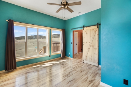 Santa-Fe Off-Grid Custom Home with Panoramic Views - image 18