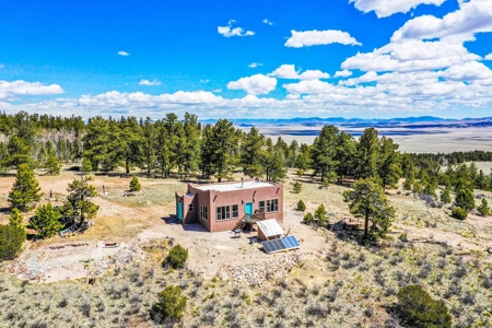 Santa-Fe Off-Grid Custom Home with Panoramic Views - image 25