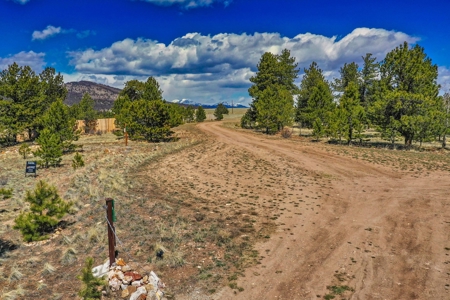 Santa-Fe Off-Grid Custom Home with Panoramic Views - image 36