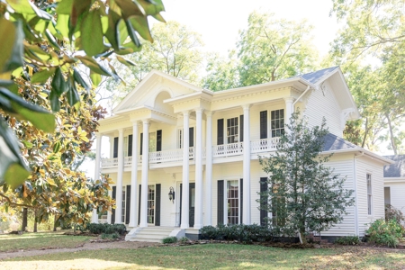 Historic 1865 Home for sale in TN, Wedding Venue, Airbnb - image 2