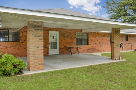 Country Home for Sale with 5.5 Acres of Land, Shop and Pond - image 12