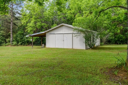 Country Home for Sale with 5.5 Acres of Land, Shop and Pond - image 13