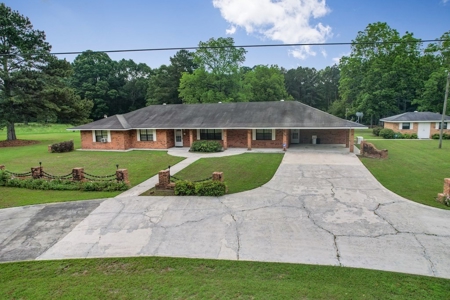 Country Home for Sale with 5.5 Acres of Land, Shop and Pond - image 17