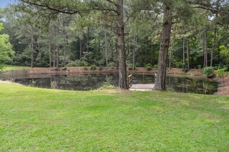 Country Home for Sale with 5.5 Acres of Land, Shop and Pond - image 16