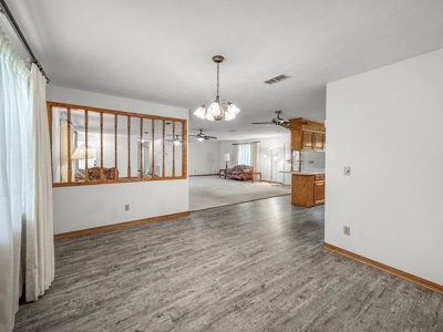 Country Home for Sale with 5.5 Acres of Land, Shop and Pond - image 26