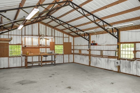 Country Home for Sale with 5.5 Acres of Land, Shop and Pond - image 46