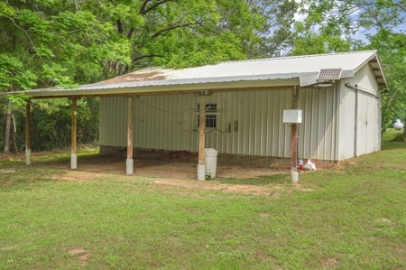 Country Home for Sale with 5.5 Acres of Land, Shop and Pond - image 14