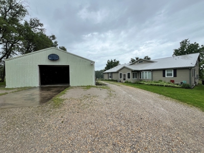 Country Home For Sale! Minutes From Chillicothe! - image 2