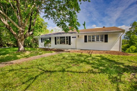 Home for Sale in Pulaski VA - image 2